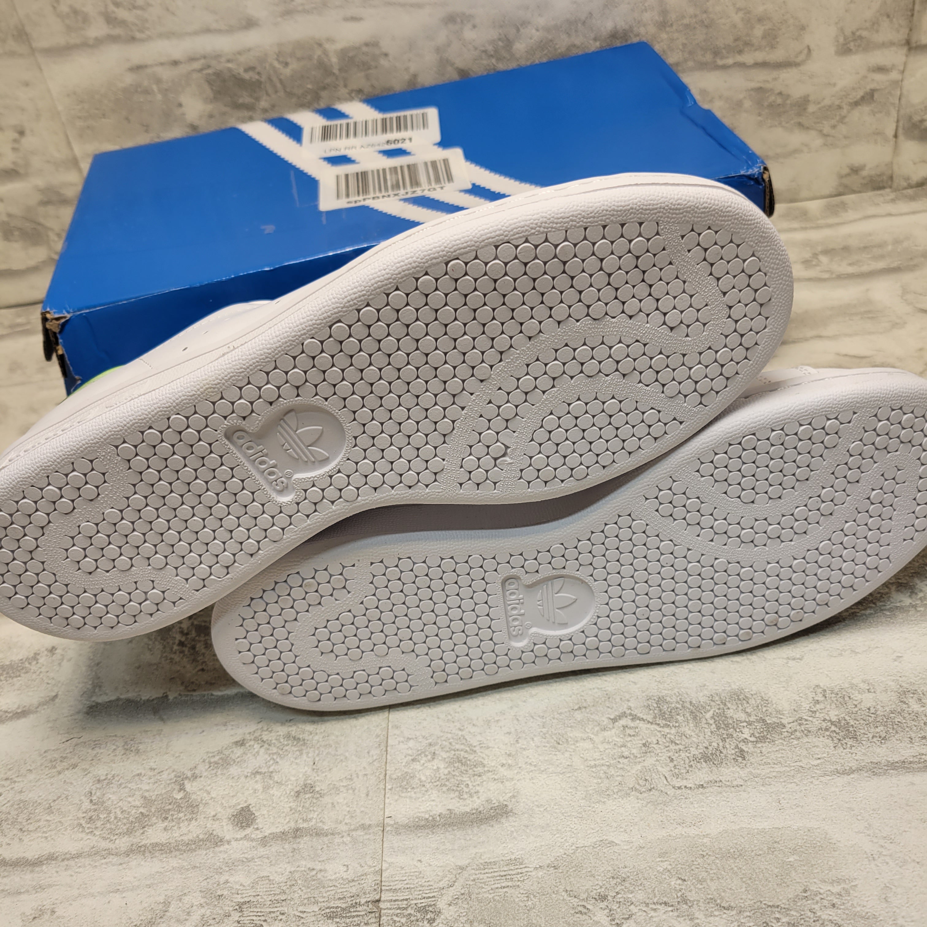 ADIDAS Womens Stan Smith Fairway Sneaker B24105, 8.5 White/Green (7922123768046)